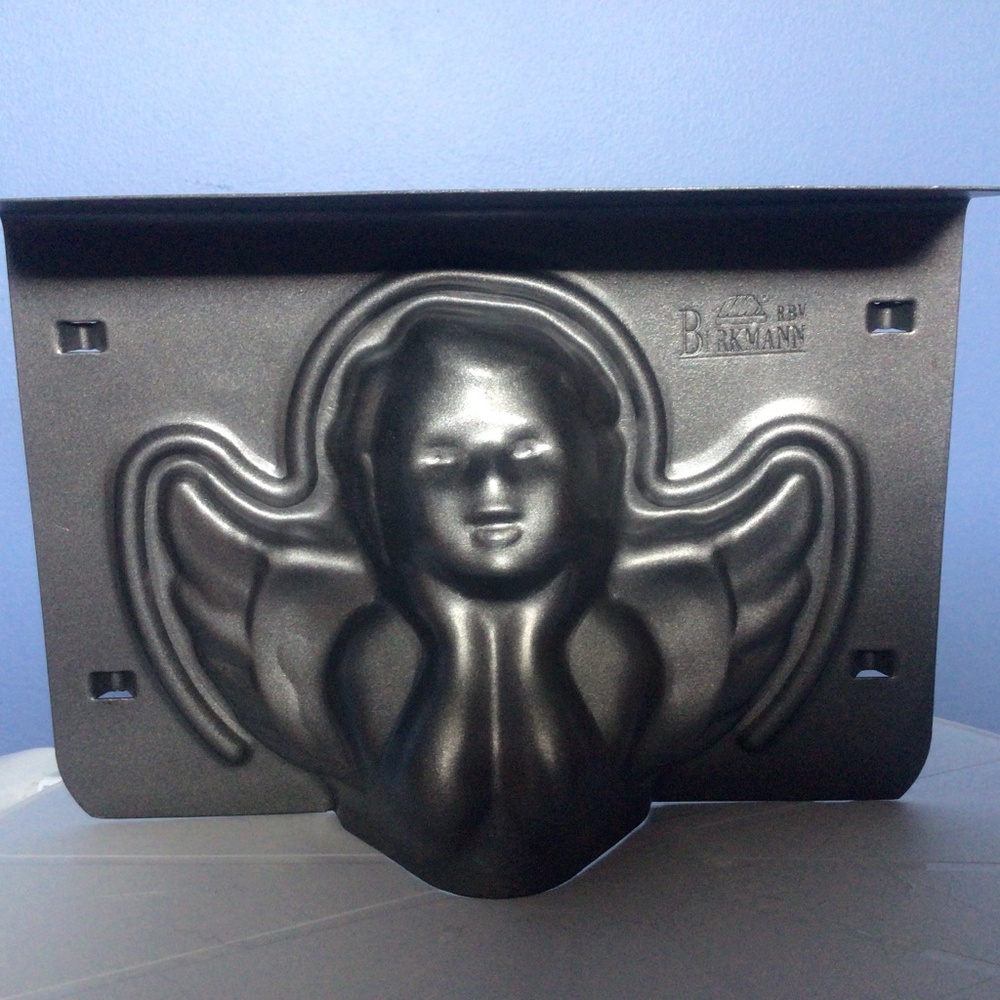 RBV Birkmann Raphael the Angel 3D Baking Pan